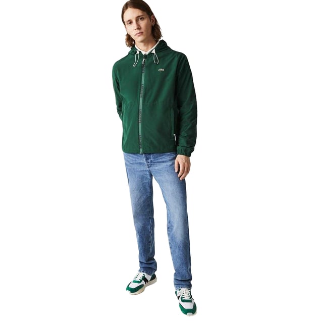 Polyester. Gewebe: gewebter Stoff. Design: Gesticktes Logo. Gewebetechnik: Leicht, Wasserbeständig. Branded Zip Placket, Reißverschluss Lasche. Mit Kapuze. Langärmlig. Kapuzenmerkmale: anpassbar. Taschenart: 2 Vordertaschen, Reißverschluss. Durchgehender Reißverschluss. Saum: anpassbar. S-M: 96,52 cm. M: 102 cm.