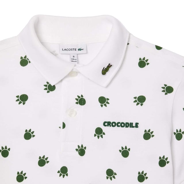 100% biologisch katoen. Stof: Pique. Ontwerp: Overal bedrukt, Geborduurd, Logo. Bevestiging: knop, pullover. Halslijn: Collared, Ribbed. Mouwtype: Korte mouwen. Knoopsluiting met 2 knopen. 2 jaar: 20 in. 3 Jaar: 21 in. 4 Jaar: 22 in. 12 Jaar: 30 in. 5 Jaar: 23 in. 10 jaar: 27 in.