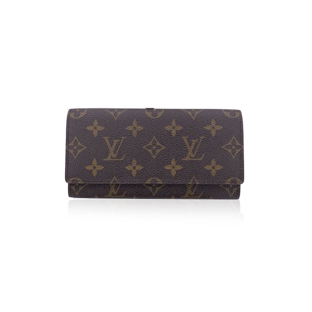 VINTAGE, RRP AS NEW
Step into timeless elegance with this vintage Louis Vuitton long bifold bill wallet, crafted from the Maison's signature brown monogram canvas. A classic piece that reflects the golden era of Louis Vuitton craftsmanship, this wallet exudes understated luxury with every detail.  Designed with a flap closure, the wallet opens to reveal a smooth leather lining, featuring one main compartment for bills, 3 smaller side open pockets and a convenient open pocket under the flap-perfect for receipts or essentials. Inside, you'll find the unmistakable 'LOUIS VUITTON Paris - Made in Spain' stamp, alongside the ity serial number (CA0938), confirming its heritage.  A refined yet practical piece, this vintage wallet carries not just currency, but the spirit of travel, history, and French savoir-faire. Ideal for collectors or lovers of classic luxury. Condition Rating: B - VERY GOOD CONDITIONCondition Details: Gently used. Some scratches on the internal lining. Please check the photos carefully and ask if you need to know more details or if you have any doubts.Measurements (cm): Height: 10.2Length: 17.8Box?: No Measurments:  length: 178 mm height: 102 mm strap length: 0 mm handle drop: 0 mm