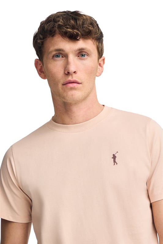 T-Shirt blush pink mit Rundhalsausschnitt und gummiertem Big Rigby Go-Logo Dieses Baumwoll-T-Shirt kombiniert Komfort mit Stil und eignet sich perfekt für jeden Anlass. Sein gerippter Rundhalskragen sorgt für einen perfekten Sitz, während die marineblauen Details und das gummierte, etwas größere Rigby Go-Logo auf der Brust ihm einen besonderen Touch verleihen.
