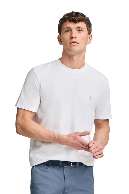 Dieses markante T-Shirt mit kurzen Ärmeln definiert das Konzept des Basic neu. Sein Baumwollstoff bietet ein angenehmes und atmungsaktives Tragegefühl, das sich ideal für den Alltag eignet. Die reguläre Passform und der gerippte Rundhalskragen sorgen für einen tadellosen Sitz. Details wie das farblich abgestimmte Nahtband und die exklusive, in dem ikonischen Rigby Go Logo inspirierte Rigby Best Stickerei auf der Brust verleihen ihm einen stilvollen Charakter.
