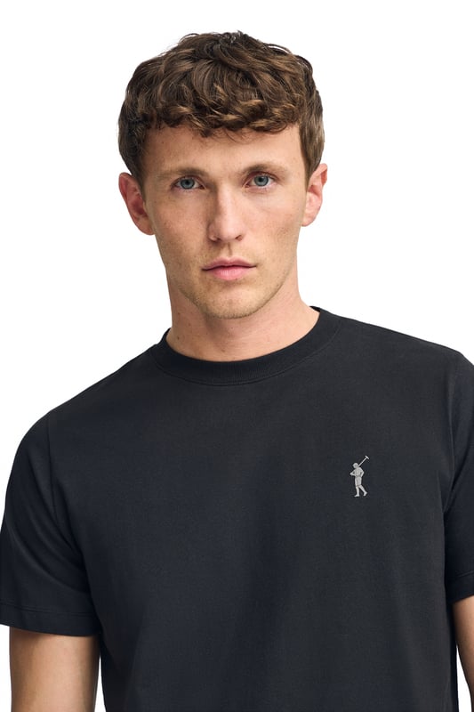 Dieses Baumwoll-T-Shirt kombiniert Komfort mit Stil und eignet sich perfekt für jeden Anlass. Sein gerippter Rundhalskragen sorgt für einen perfekten Sitz, während die marineblauen Details und das gummierte, etwas größere Rigby Go-Logo auf der Brust ihm einen besonderen Touch verleihen.