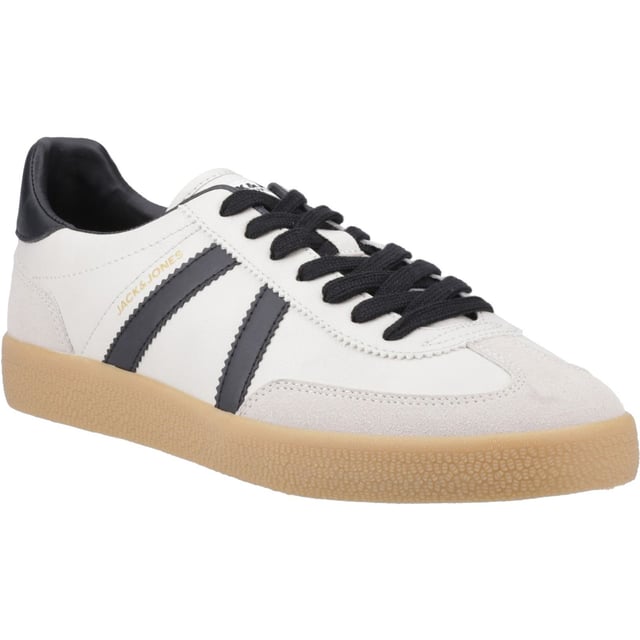 Maak je outfit compleet met coole schoenen die gemakkelijk te combineren zijn met je favoriete kleding en bereid je voor op alles, van dagelijkse activiteiten tot weekenduitjes.