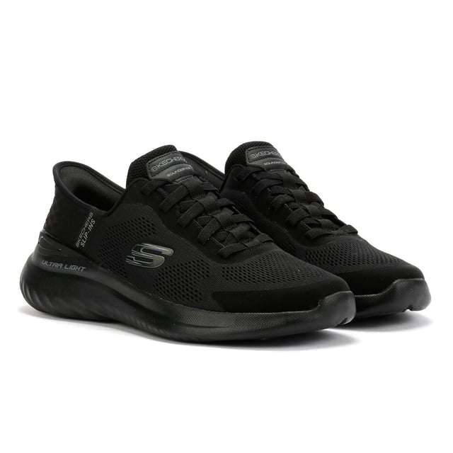 Skechers Bounder 2.0 Emerged Heren Zwarte Sneakers Ervaar moeiteloos, flexibel comfort met de Skechers Hands Free Slip-ins®: Bounder 2.0 - Emerged. Deze lichtgewicht, vegan-vriendelijke sneaker is gebouwd met een ademend, technisch mesh-bovenwerk en stretch-vetersluiting voor eenvoudig, slip-on gemak. Met Skechers' exclusieve Slip-ins® gevormd hielpaneel met Heel Pillow™ technologie voor een veilige, met kussens gevulde pasvorm, en afgewerkt met een Skechers Air-Cooled Memory Foam® binnenzool voor langdurig, de hele dag comfort.