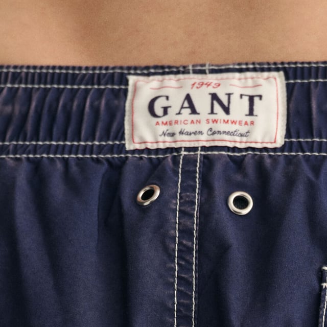 52% Katoen, 48% Gerecycled Polyamide. Ontwerp: Geborduurd logo, Effen. Zakken: 2 Zijzakken, 1 Achterzak, Drukknoopsluiting. Bevestiging: Pull-On. Inzetstuk van gaas. Pasvorm: Klassiek. Taille: Contrasterende koordjes, Elastisch.