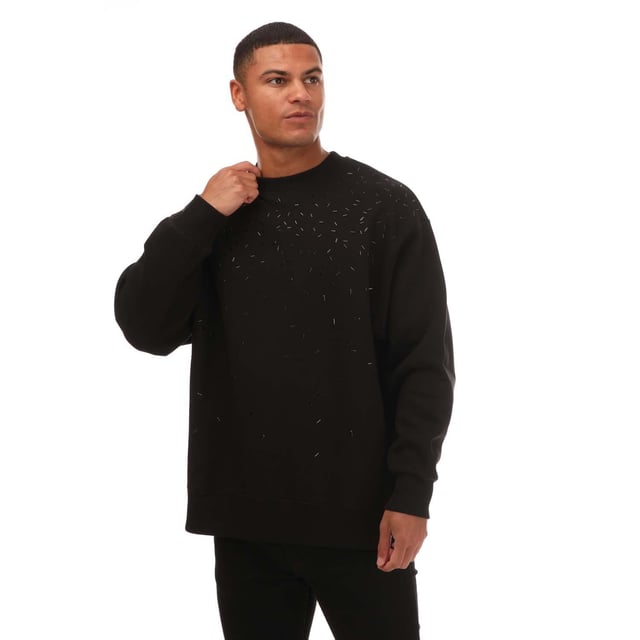 85% Baumwolle, 15% Polyester. Design: Verziert. Rundhalsausschnitt, gerippt. Langärmlig. Bündchen: gerippt. Passform: Lose. Zum Überziehen. S: 96,52 cm. M: 102 cm. L: 112 cm. XL: 121,92 cm. XXL: 132 cm.