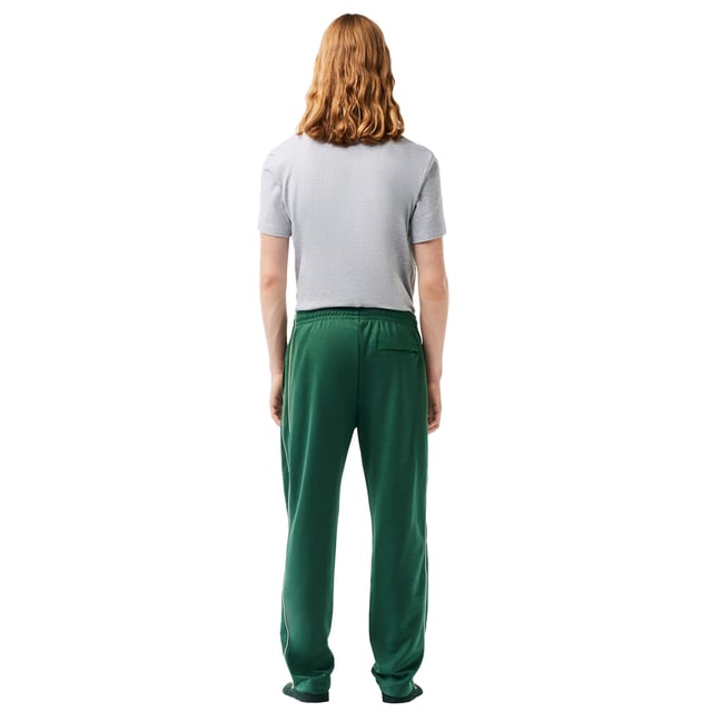 51% Recyceltes Polyester, 49% Bio-Baumwolle. Gewebe: Verriegelung, Piqué. Design: Kontrast-Besatz, Logo. Gewebetechnik: Strapazierfähig. Taschenart: Zwei Seitentaschen, 1 Tasche hinten, Reißverschluss. Passform: Gerade abgeschnitten.