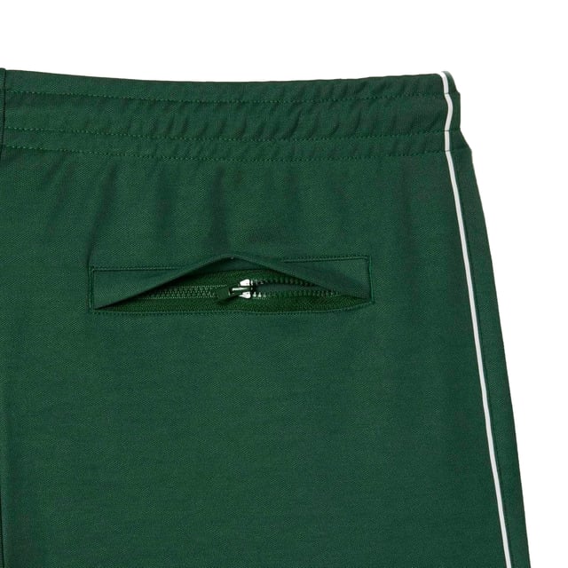 51% Recyceltes Polyester, 49% Bio-Baumwolle. Gewebe: Verriegelung, Piqué. Design: Kontrast-Besatz, Logo. Gewebetechnik: Strapazierfähig. Taschenart: Zwei Seitentaschen, 1 Tasche hinten, Reißverschluss. Passform: Gerade abgeschnitten.