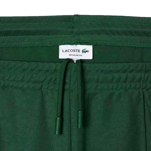 51% Recyceltes Polyester, 49% Bio-Baumwolle. Gewebe: Verriegelung, Piqué. Design: Kontrast-Besatz, Logo. Gewebetechnik: Strapazierfähig. Taschenart: Zwei Seitentaschen, 1 Tasche hinten, Reißverschluss. Passform: Gerade abgeschnitten.