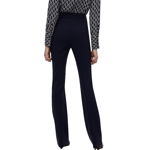 86% Polyamide, 14% Elastaan. Ontwerp: Eenvoudig. Sluiting: Haak, Ritssluiting. Voorste split. Pasvorm: Bootcut.