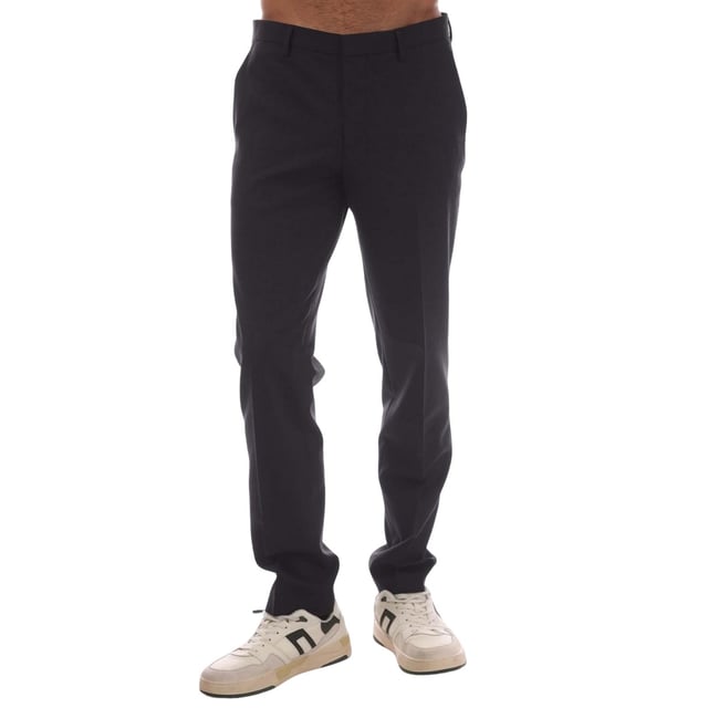 60% Scheerwol, 38% Polyester, 2% Elastaan. Ontwerp: Logo, eenvoudig. Sluiting: haak, ritssluiting. Riemlussen, platte voorkant, label. Zakken: 2 Zijzakken. Geschikt voor: Slank.
