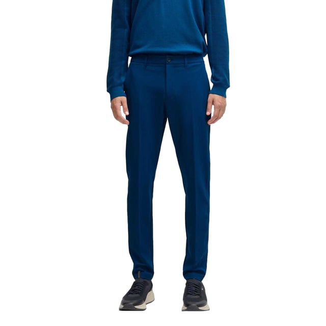 92% Polyester, 8% Elastaan. Stof: 4 Way Stretch. Ontwerp: Eenvoudig. Sluiting: Knoop, Ritsgat. Stoftechnologie: sneldrogend, waterafstotend. Riemlussen, Easy-Iron, Taps toelopende pijp. Zakken: 2 achterzakken, gevoerd, 2 zijzakken, polyester gevoerd, kaartzakje, 1 muntzakje. Geschikt voor: Slank. Stijging: Middenstijging.