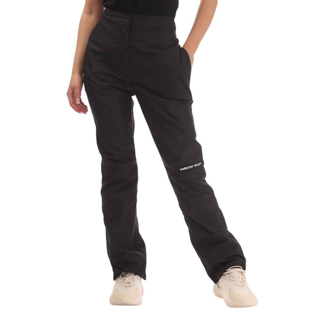 83% Katoen, 17% Polyester. Stof: Nylon. Ontwerp: Contrast Logo, Effen. Sluiting: haak, ritssluiting. Recht been. Zakken: 2 Zijzakken. Manchet: Elastisch, Ritssluiting.