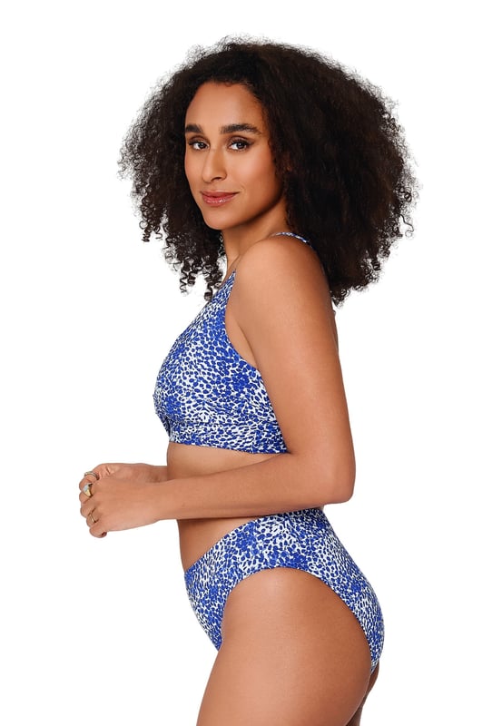 Look fabulous in black lace. De kanten look geeft deze serie een luxe uitstraling. De unpadded underwire bikini top heeft een pasvorm die zich aanpast naar de juiste pasvorm. Het is een niet voorgevormde bikini top met een W-beugel! Deze bikini top is ook zeer geschikt voor de grotere cupmaten.