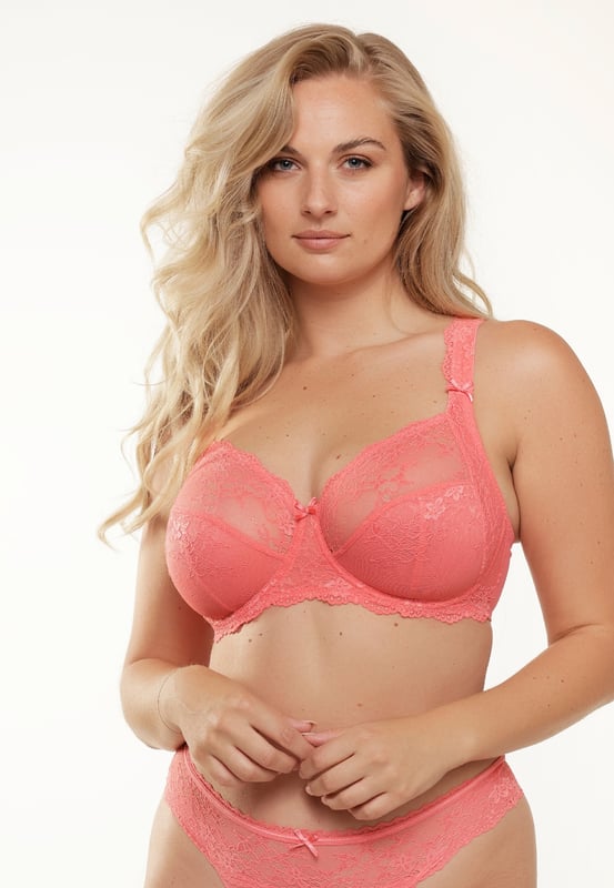 De 1400-5A full coverage bh is een variant op de 1400-5 uit de LingaDore Daily collectie. Deze geweldige bh is geschikt voor dames met een vollere borst, die ook graag een mooie, vrouwelijke beha dragen. De bh heeft een supermooie pasvorm!  Deze niet voorgevormde beugel bh gaat tot en met cupmaat G! De bh is afgewerkt met luxe kant, over de gehele borst. Dit alles voor een betaalbare prijs!