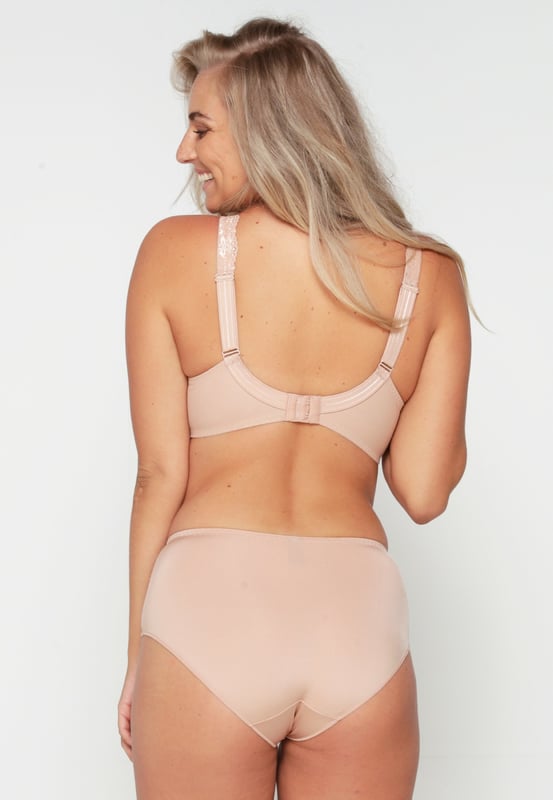 Dieser fantastische BH eignet sich für Frauen mit etwas mehr Oberweite, die aber trotzdem gerne einen schönen, femininen BH mit super Passform und bezahlbarem Preis tragen möchten. Dieser BH kann locker mit teuren Modellen mithalten. Überzeugen Sie sich selbst:  Warum dieser super BH? Bügel BH für größere Größen (BC/DEFG 80/70-105, Außerordentliche Passform, Die Cups heben die Brust an, Das Seitenstück zentriert die Brüste für eine schöne, runde Form, Die Brust ist vollständig bedeckt,