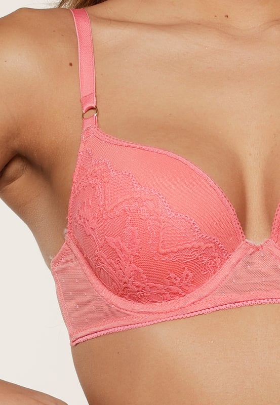 Coral Tones.... Eine wirklich frische Serie für diese Saison! Diese romantische Serie mit viel Spitze sollte in deiner Kollektion nicht fehlen. Dieser Gel-BH mit Bügeln ist an den Cups mit trendiger Spitze verarbeitet und zwischen den Cups ist ein dekoratives Schleifendetail mit Goldanhänger angebracht.