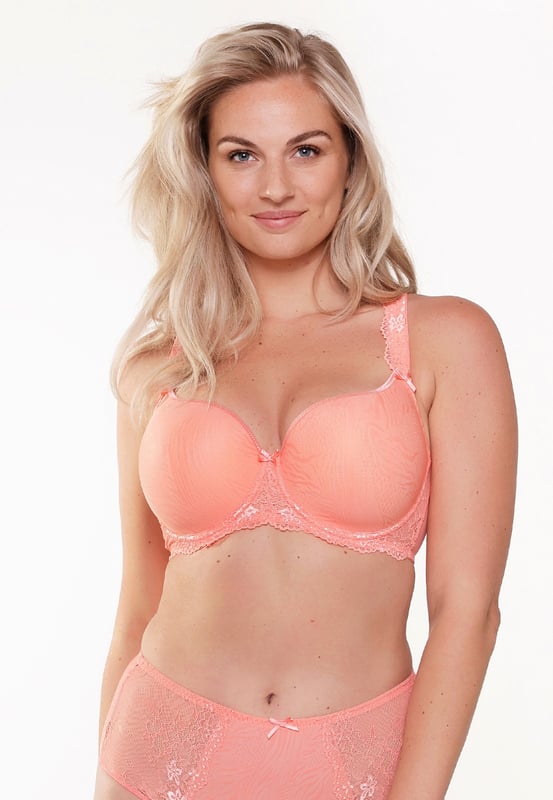 Die Uni-fit Plus BH wird ein absoluter Gewinnner sein für die vollere Büste! Mit extra Unterstützung dank breiter Träger,  fester Bügel und einem hohen Mittelteil.  Das obere Cup hat mehr Elastizität und damit eine bessere Anpassung an die Brust sogar wenn die Brüste nicht gleich sind. Schöne Spitze mit Details auf den Trägern und Mittelteil und ist unsichtbar unter enger Kleidung.