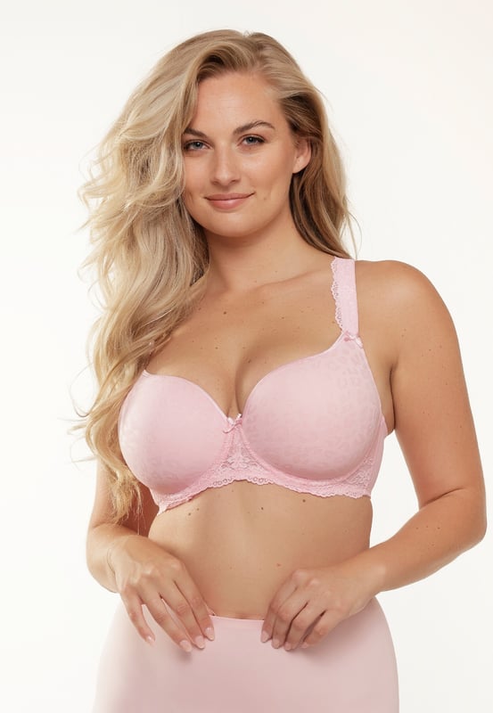Die Uni-fit Plus BH wird ein absoluter Gewinnner sein für die vollere Büste! Mit extra Unterstützung dank breiter Träger,  fester Bügel und einem hohen Mittelteil.  Das obere Cup hat mehr Elastizität und damit eine bessere Anpassung an die Brust sogar wenn die Brüste nicht gleich sind. Schöne Spitze mit Details auf den Trägern und Mittelteil und ist unsichtbar unter enger Kleidung.
