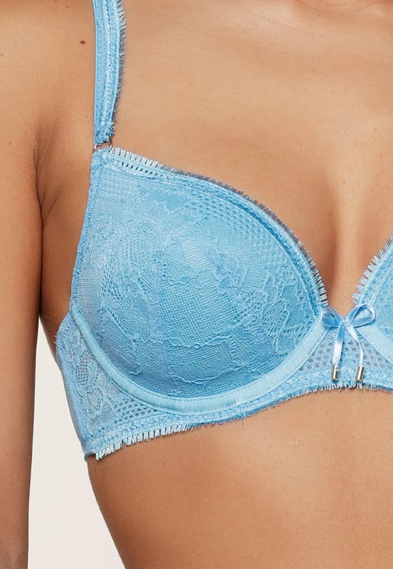 Coral Tones.... Eine wirklich frische Serie für diese Saison! Diese romantische Serie mit viel Spitze sollte in deiner Kollektion nicht fehlen. Dieser Gel-BH mit Bügeln ist an den Cups mit trendiger Spitze verarbeitet und zwischen den Cups ist ein dekoratives Schleifendetail mit Goldanhänger angebracht.