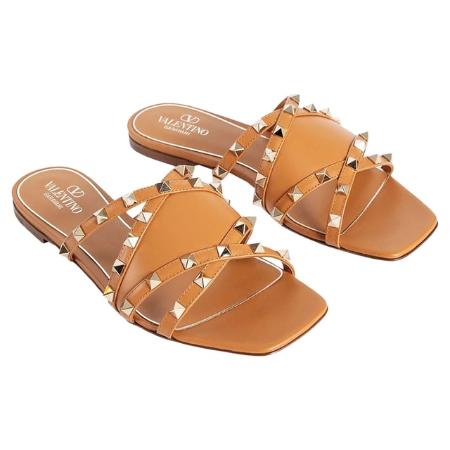Composition: 100% calf leather  

Inner: Leather
Insole: Leather
Sole: Leather
Square toe
Branded insole
Slip-on design
Gold-tone studs
Made in  Italy
Gender: WOMEN
Product code: 4W2S0IH3VOD_KEL
Code: SHO VQ 2 SN FW24 11854