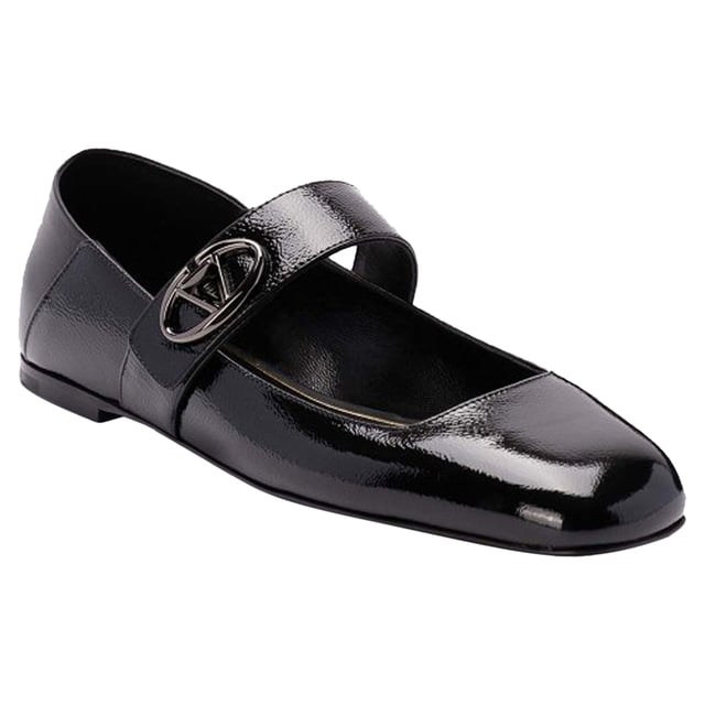 Composition: 100% calf leather  

Inner: Leather
Insole: Leather
Sole: Leather
Patent effect
Square toe
Branded insole
Top Vlogo locker closure
Made in  Italy
Gender: WOMEN
Product code: 5W2S0JV2IZM_0NO
Code: SHO VQ 2 FL SS25 13251