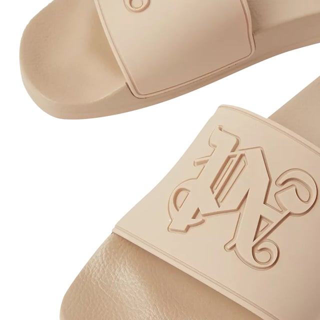 Composition: 100% Rubber  

Inner: Rubber
Insole: Rubber
Sole: Rubber
Round toe
Slip-on design
Top logo detail
Slightly shiny finish
Gender: WOMEN
Product code: PWIC010E23PLA001_3131
Code: SHO EG 2 SN SS25 13682
