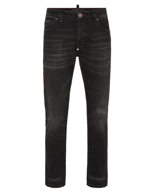 Forget about the routine and choose something totally original like these jeans with a strong character.                                                                 Used effect denim    Single metal button   Logoed patch sewn on the back   Canvas label sewn on the back   Fit: Skinny
