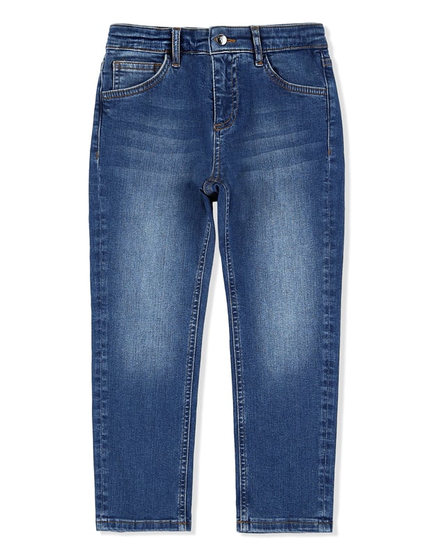 Estos clásicos pantalones de denim desgastado de cinco bolsillos no pueden faltar ni siquiera en el armario de un niño. Este modelo presenta un único botón de metal en la cintura. Presenta un inserto de piel sintética con el emblemático monograma cosido en el bolsillo trasero derecho. El monograma de la doble B se presenta estampado en la etiqueta de piel adherida en la parte posterior. Corte: Regular.