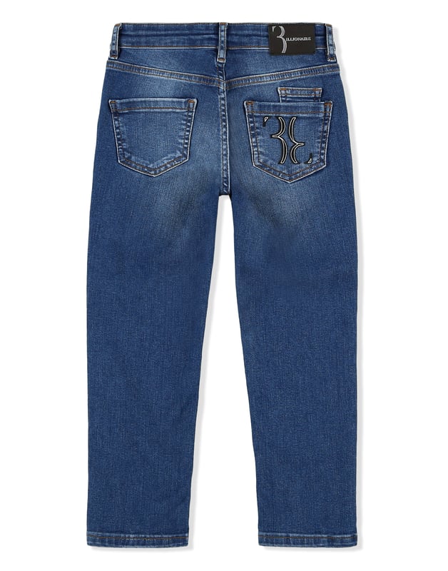 Estos clásicos pantalones de denim desgastado de cinco bolsillos no pueden faltar ni siquiera en el armario de un niño. Este modelo presenta un único botón de metal en la cintura. Presenta un inserto de piel sintética con el emblemático monograma cosido en el bolsillo trasero derecho. El monograma de la doble B se presenta estampado en la etiqueta de piel adherida en la parte posterior. Corte: Regular.