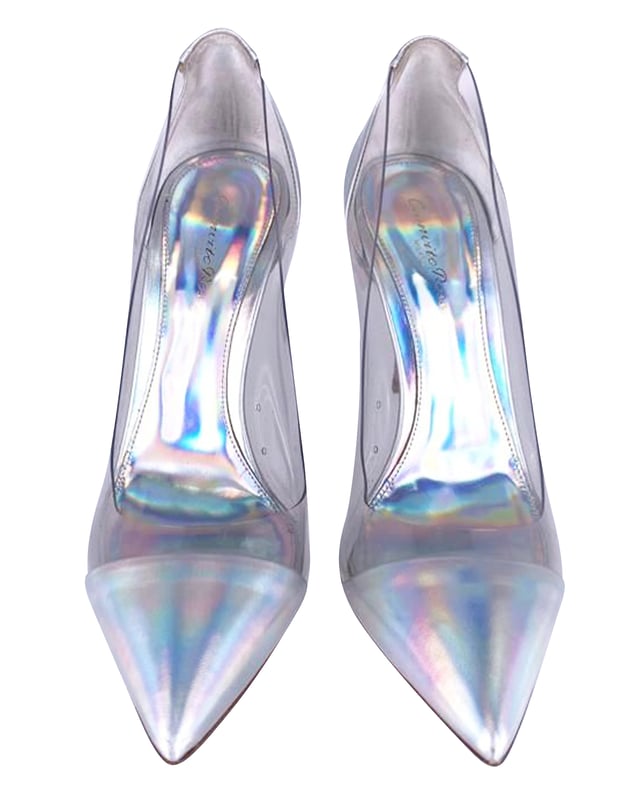 VINTAGE, RRP AS NEW
Expertly paneled, our signature Plexi pump combines clear PVC with patent leather. The 105mm heel helps create the illusion of longer legs. Perfect for a glamorous and contemporary look.

Gianvito Rossi Plexi Laser Pumps in Silver Patent
Color: silver
Material: Leather
Condition: very good, light use on the soles
Size: IT39.5
Sign of wear: No
SKU: 84216   
Dimensions:  Width: 80 mm