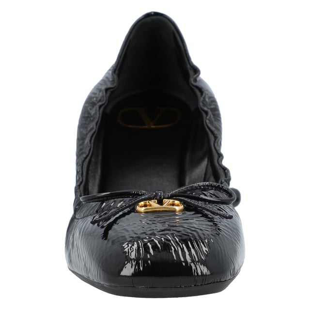 - Black, goatskin, patent finish, ruched detailing, VLogo Signature, square toe, slip-on style, flat sole
- Lining: Goat Skin 100%. Sole: Plastic 100%. Outer: Goat Skin 100%