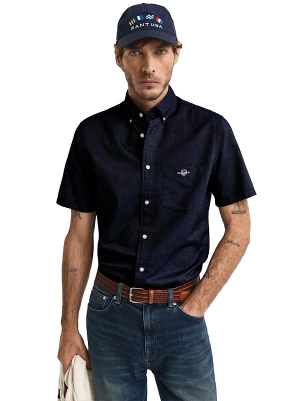 Timeless and versatile, the Classic Oxford Shirt is a smart-casual essential crafted from durable cotton. Designed in a regular fit with short sleeves, it’s perfect for the warmer months. Details include a button-down collar, curved hem, chest pocket with shield embroidery, and a box pleat with locker loop at the back for added comfort and style.