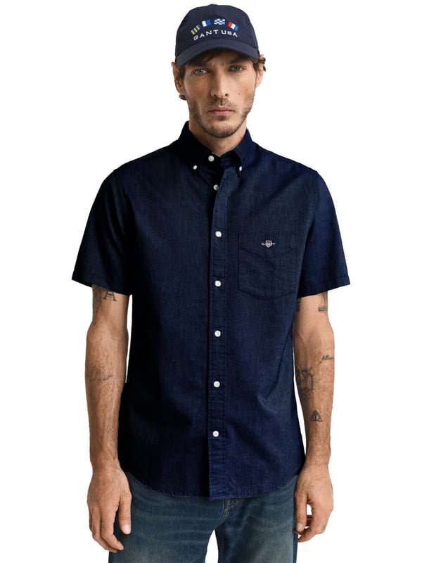 Timeless and versatile, the Classic Oxford Shirt is a smart-casual essential crafted from durable cotton. Designed in a regular fit with short sleeves, it’s perfect for the warmer months. Details include a button-down collar, curved hem, chest pocket with shield embroidery, and a box pleat with locker loop at the back for added comfort and style.