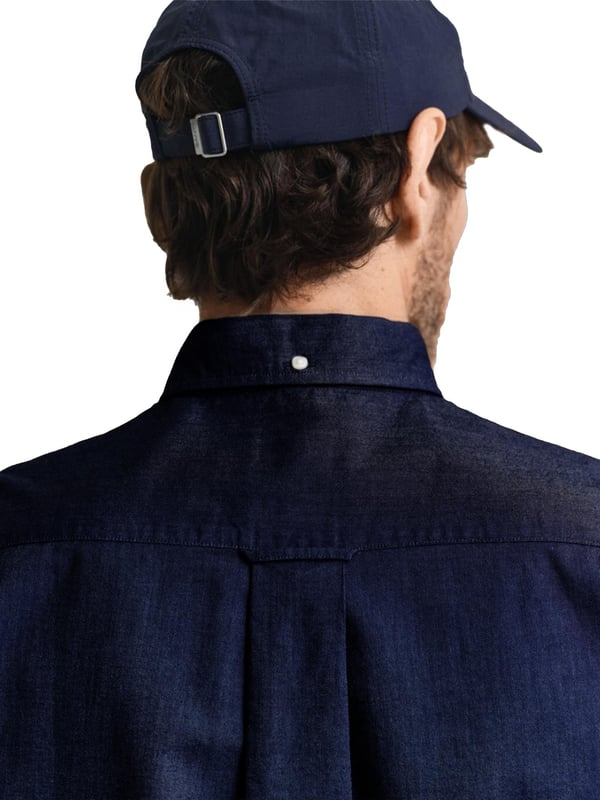Timeless and versatile, the Classic Oxford Shirt is a smart-casual essential crafted from durable cotton. Designed in a regular fit with short sleeves, it’s perfect for the warmer months. Details include a button-down collar, curved hem, chest pocket with shield embroidery, and a box pleat with locker loop at the back for added comfort and style.