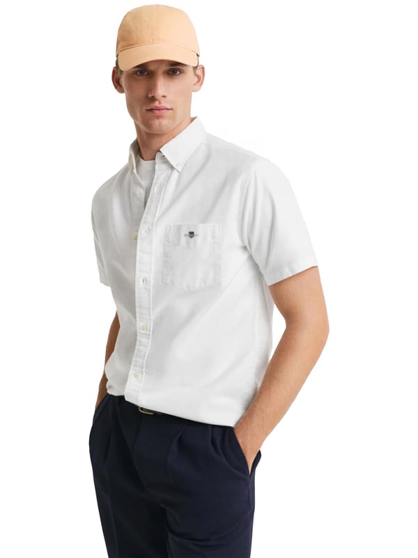 Timeless and versatile, the Classic Oxford Shirt is a smart-casual essential crafted from durable cotton. Designed in a regular fit with short sleeves, it’s perfect for the warmer months. Details include a button-down collar, curved hem, chest pocket with shield embroidery, and a box pleat with locker loop at the back for added comfort and style.