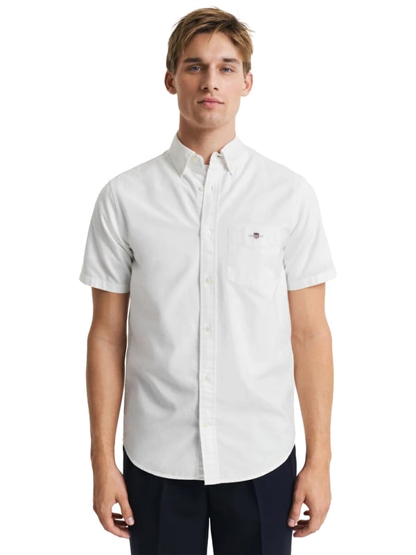 Timeless and versatile, the Classic Oxford Shirt is a smart-casual essential crafted from durable cotton. Designed in a regular fit with short sleeves, it’s perfect for the warmer months. Details include a button-down collar, curved hem, chest pocket with shield embroidery, and a box pleat with locker loop at the back for added comfort and style.