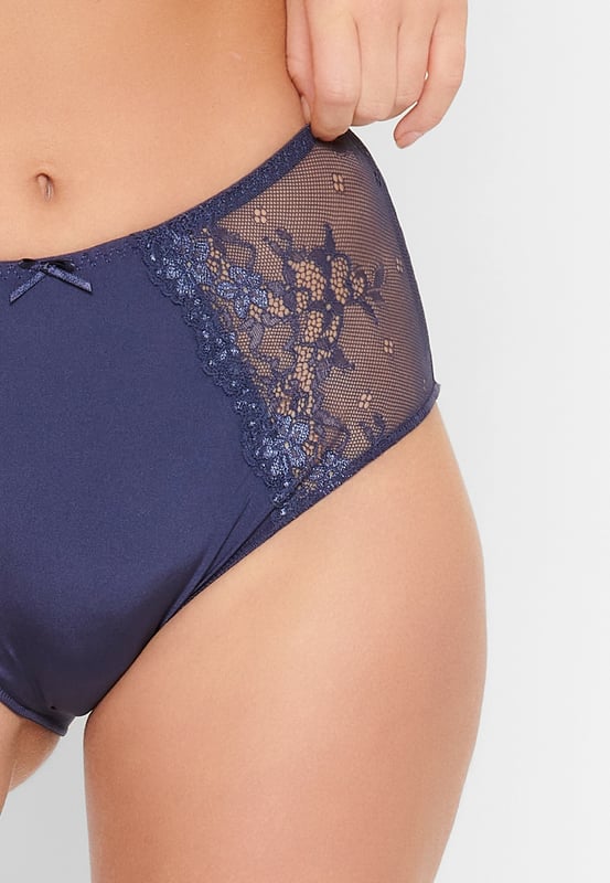 Met deze maxi slip laten we zien dat hoge slips ook sexy en comfortabel kunnen zijn! Deze hoge slip heeft een super comfortabele pasvorm. De kleuren zijn te combineren met (bijna) elke bh uit onze Daily serie.