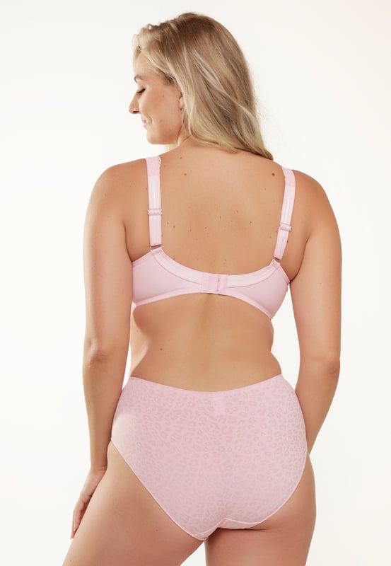 Con estas braguitas maxi, demostramos que las braguitas altas también pueden ser sexys y cómodas. Estas braguitas altas tienen un ajuste súper cómodo. Los colores se pueden combinar con (casi) cualquier sujetador de nuestra serie Daily.