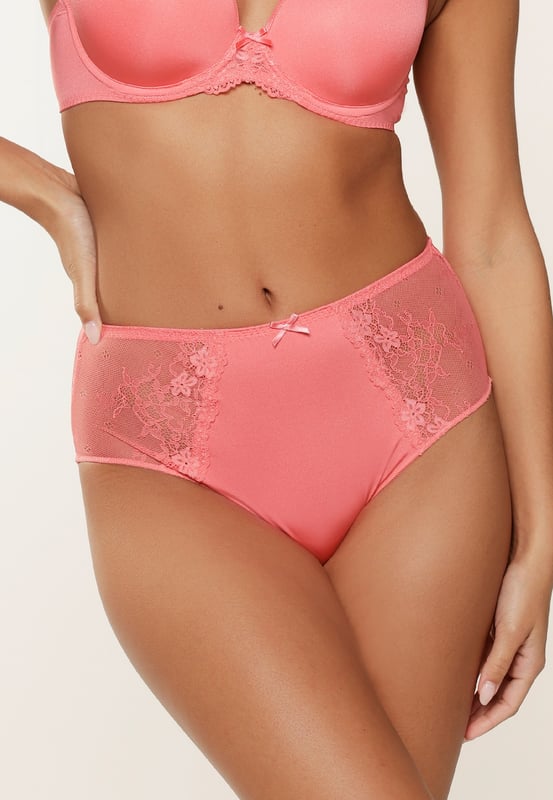 Met deze maxi slip laten we zien dat hoge slips ook sexy en comfortabel kunnen zijn! Deze hoge slip heeft een super comfortabele pasvorm. De kleuren zijn te combineren met (bijna) elke bh uit onze Daily serie.