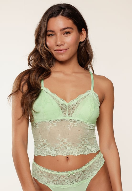 El tanga 1400T es uno de los más vendidos de la colección Daily de LingaDore. Combina este tanga con diferentes sostenes de la serie Daily del mismo nombre para completar tu conjunto de LingaDore. El tanga está hecho de suave encaje combinado con microfibra y tiene una entrepierna de algodón.
