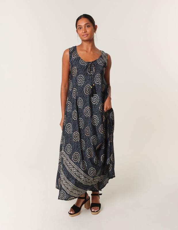 Keep your look comfortable but cool wearing this tunic maxi dress. Team with brown sandals and a denim jacket.     