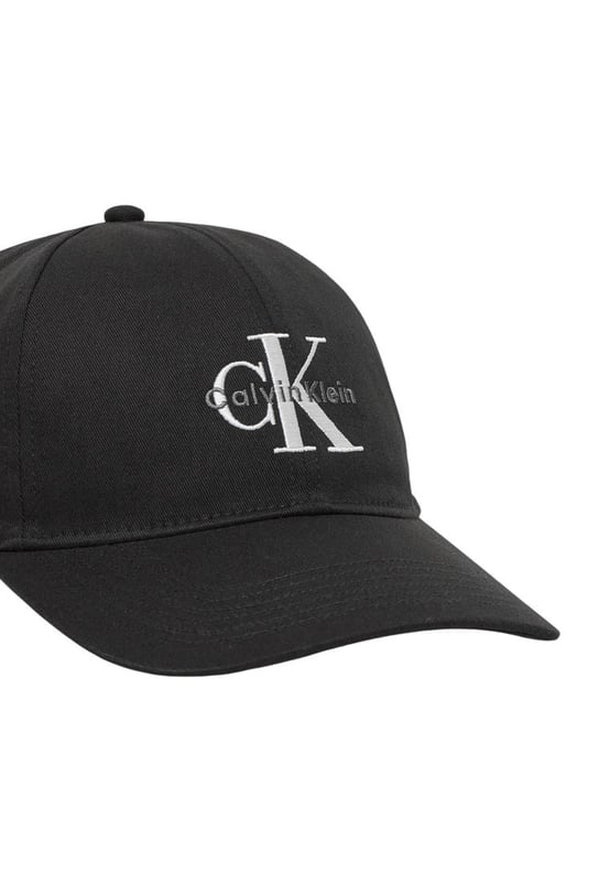 Marca: Calvin Klein Jeans.
  Genero: Hombres.
  Tipo: Capas.
  Temporada: Otono/Invierno.
  Color: negro.
  Cierre: hebilla/lazo.
  Codigo del articulo: LV04G5004G.
  Composicion: 100% algodon organico.
  Lavado: lavar a mano.