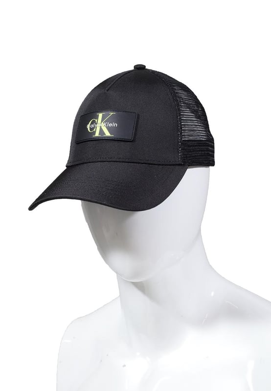 Marca: Calvin Klein.
  Genero: Hombres.
  Tipo: Capas.
  Temporada: Otono/Invierno.
  Color: negro.
  Cierre: hebilla/lazo.
  Codigo del articulo: LV04D5025G.
  Composicion: 100% poliester.
  Lavado: lavar a mano.