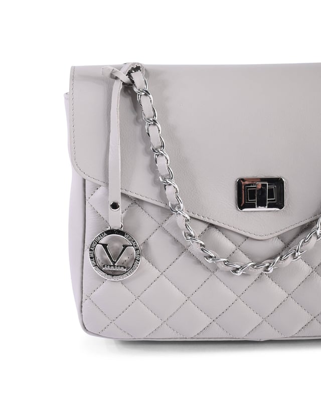Bolso de lujo para mujer.
  Hecho de 100% cuero.
  Disenado y fabricado en Italia.
  Color gris.
  Dimensiones: 27x19x7 cm.
  Eleccion de alta calidad y lujo.