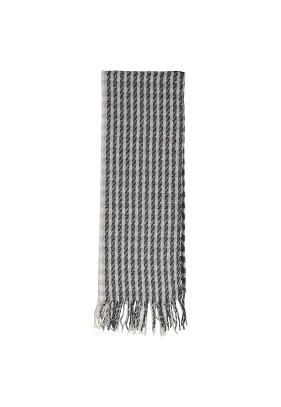Marca: Solo.
  Genero: Mujeres.
  Tipo: Bufandas.
  Temporada: Otono/Invierno.
  Color: gris.
  Patron: cuadros.
  Codigo del articulo: 15323435.
  Composicion: 100% poliester.
  Lavado: lavar a maquina a 30Â°.