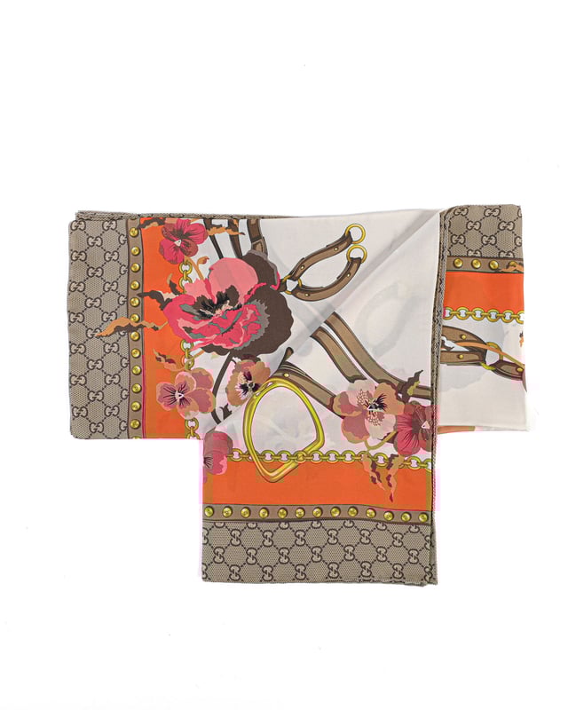 Iconic GG pattern in a multicolor palette
  Made from 100% silk
  Measures 90x90 cm
  Made in Italy
Material: 100% SILK