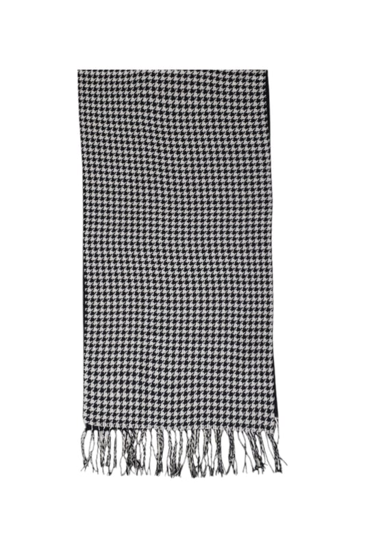 Marca: Antony Morato.
  Genero: Hombres.
  Tipo: Bufandas.
  Temporada: Otono/Invierno.
  Color: Blanco.
  Patron: Marcado.
  Codigo del articulo: MMSC00383.
  AF040001.
  Composicion: 100% acrilico.
  Lavado: Lavar a maquina a 30Â°.
