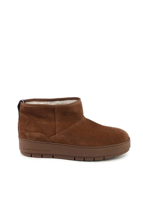 Producto: Botas de mujer Tommy Hilfiger.
  Detalle: FW0FW07662GTU.
  Color: Marron.
  Composicion: 100% ante.
  Fabricado en Portugal.