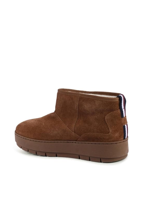 Producto: Botas de mujer Tommy Hilfiger.
  Detalle: FW0FW07662GTU.
  Color: Marron.
  Composicion: 100% ante.
  Fabricado en Portugal.